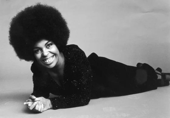 Roberta Flack, ’70s R&B Vocalist Known for ‘Killing Me Softly,’ Dies at 88