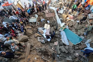 Israeli Strikes Kill 11 in Gaza, Including 8 from One Family