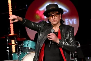 Richie Sambora Rocks Kentucky Derby Gala With Fractured Hand