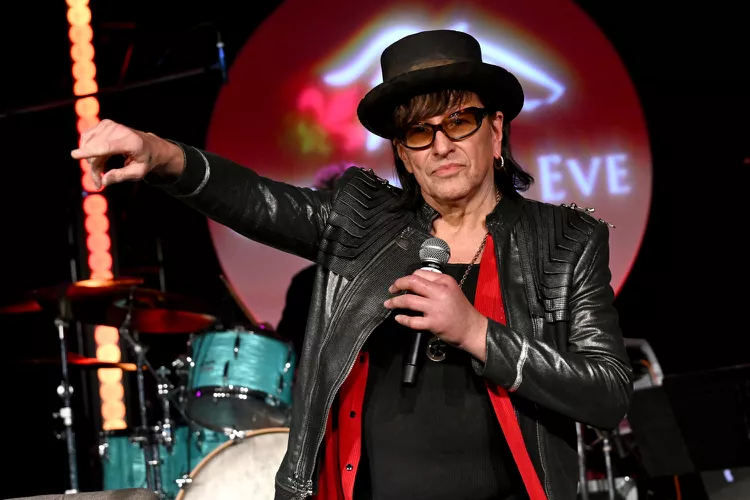 Richie Sambora Rocks Kentucky Derby Gala With Fractured Hand