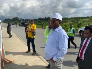 Umahi Halts Shagamu/Iperu Road Work Over Poor Materials
