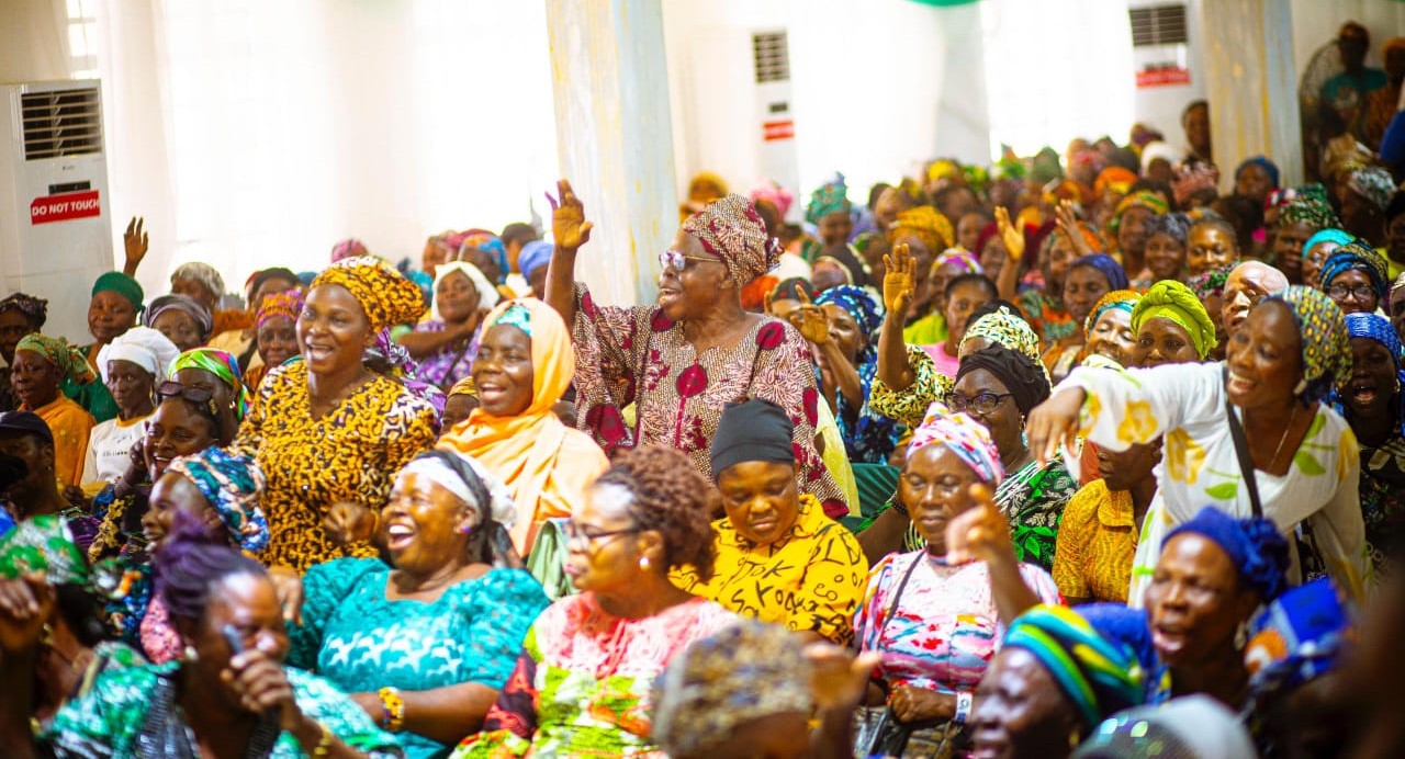 Lagos Lawmaker Empowers 500 Widows With Food Items, ₦10m, Secures Third-Term Endorsement